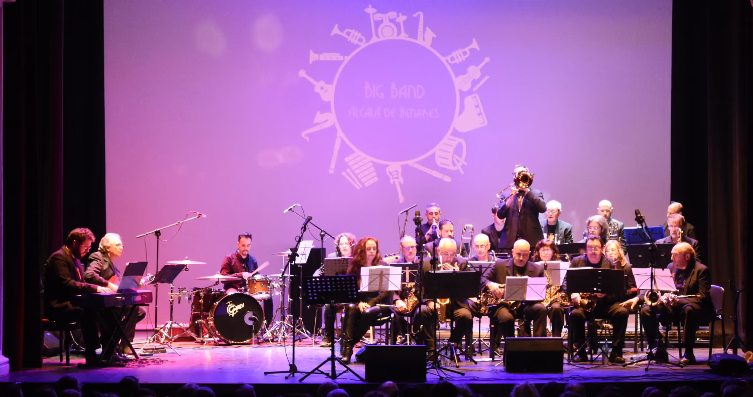 Nuestra big band en un concierto en el Teatro de Cervantes de Alcalá
